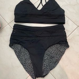 Lululemon 2-sided high waisted mesh bikini - size 6